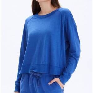 NEW CHRLDR betty shoulder seam crewneck top in electric blue